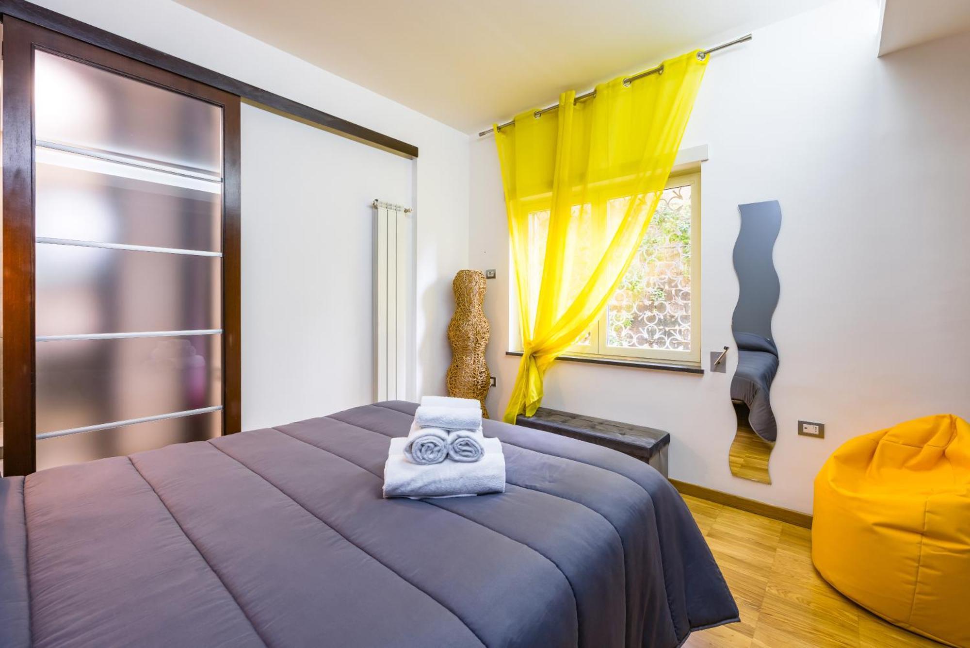 Fresh And Trendy Flat At Vomero Napels
